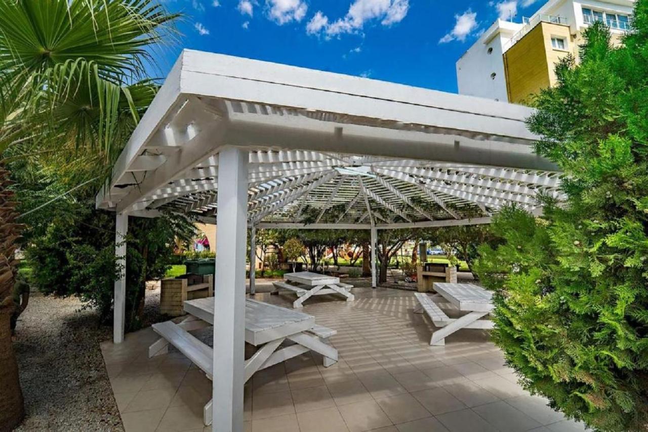 Spartacus Pool Apartments In Caesar Resort & Spa Trikomo Dış mekan fotoğraf